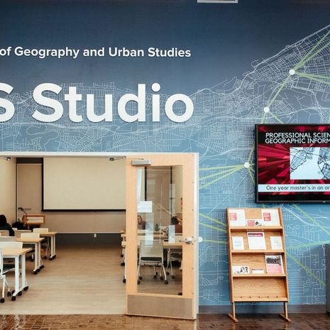 Background for the 'GIS Undergraduate Programs' link block