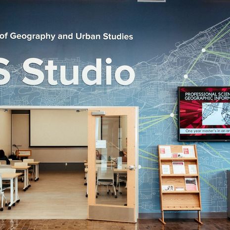Background for the 'GIS Graduate Programs' link block