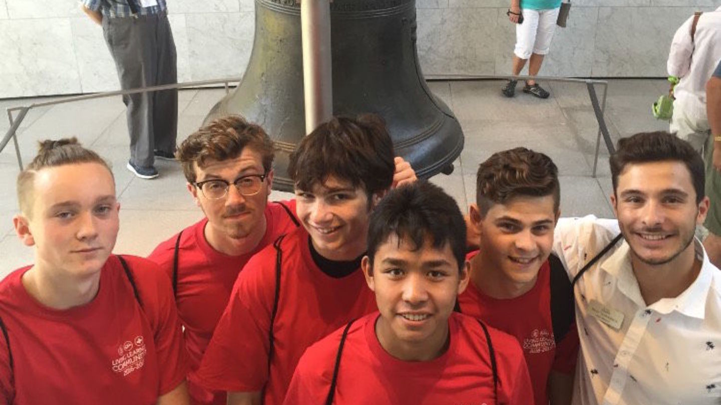 Students stand in front of the Liberty Bell